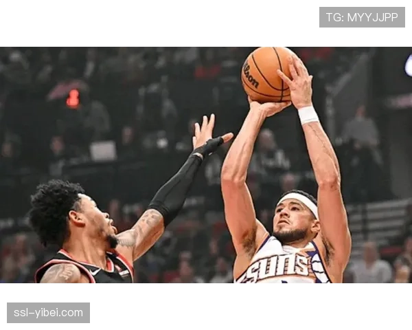 布克第三节独得25分，太阳单节净胜开拓者20分